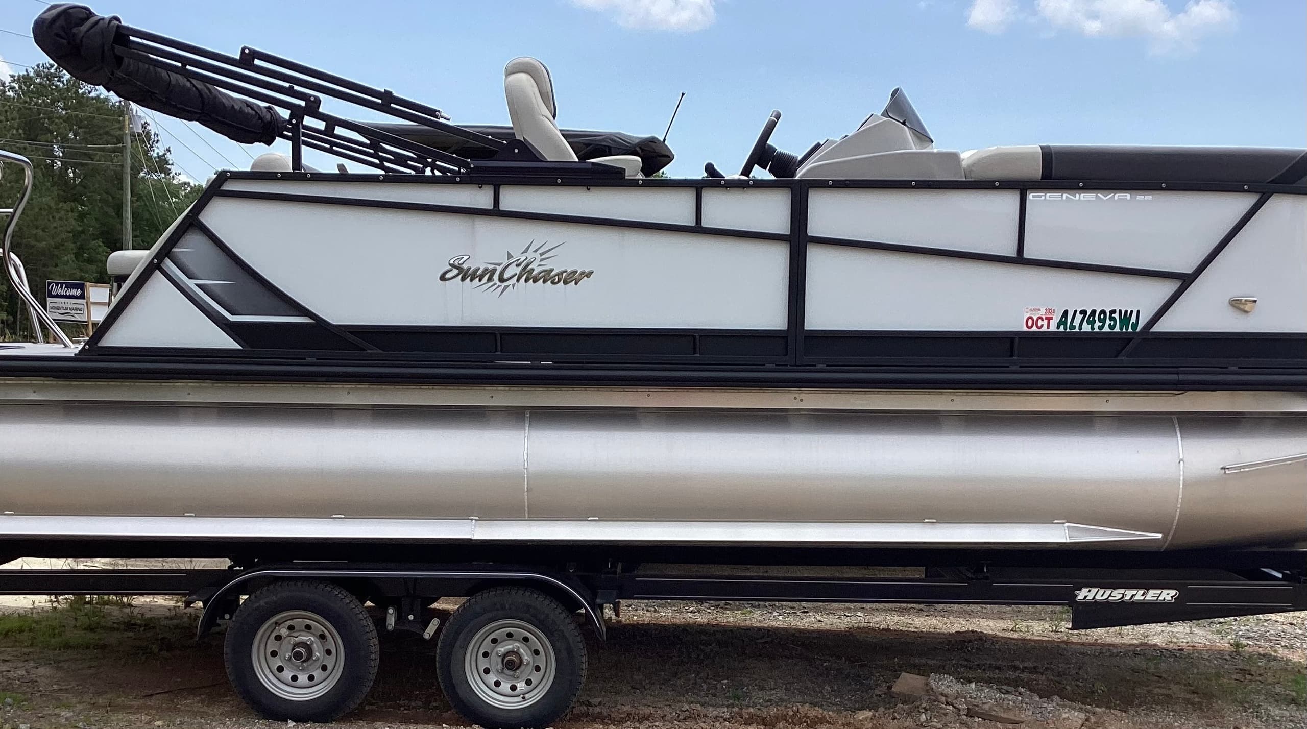 SUNCHASER PONTOON
