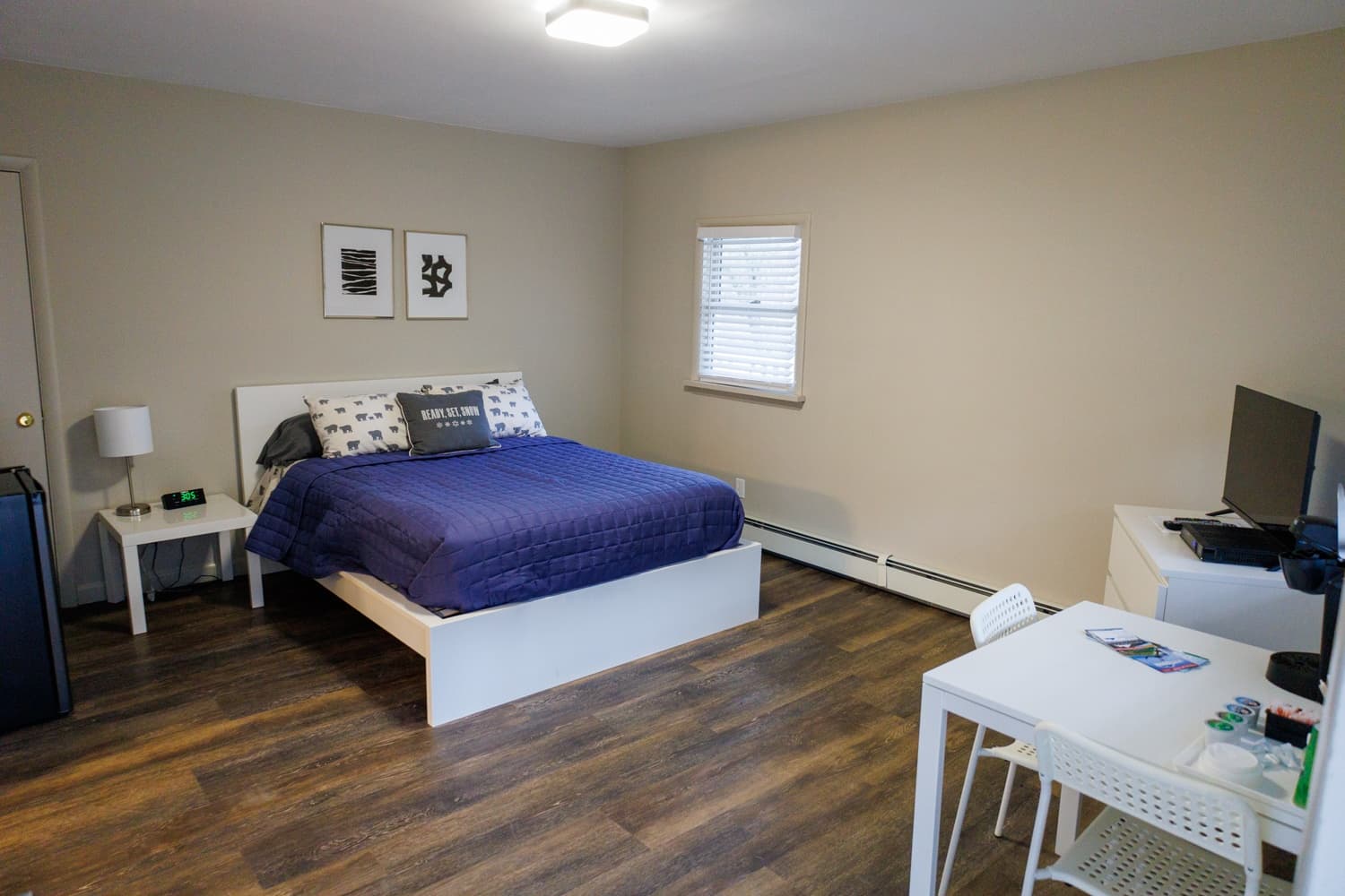 Catamount Lodging - Pond View Room 2