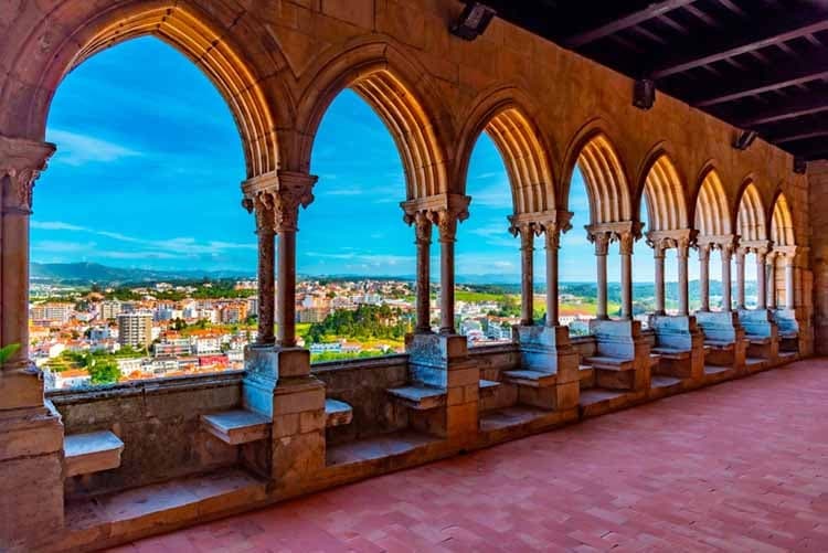 Leiria and Batalha Monastery Private Tour
