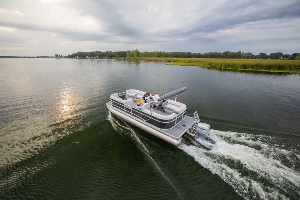 Pontoon Boat Rental - Tailrace Marina