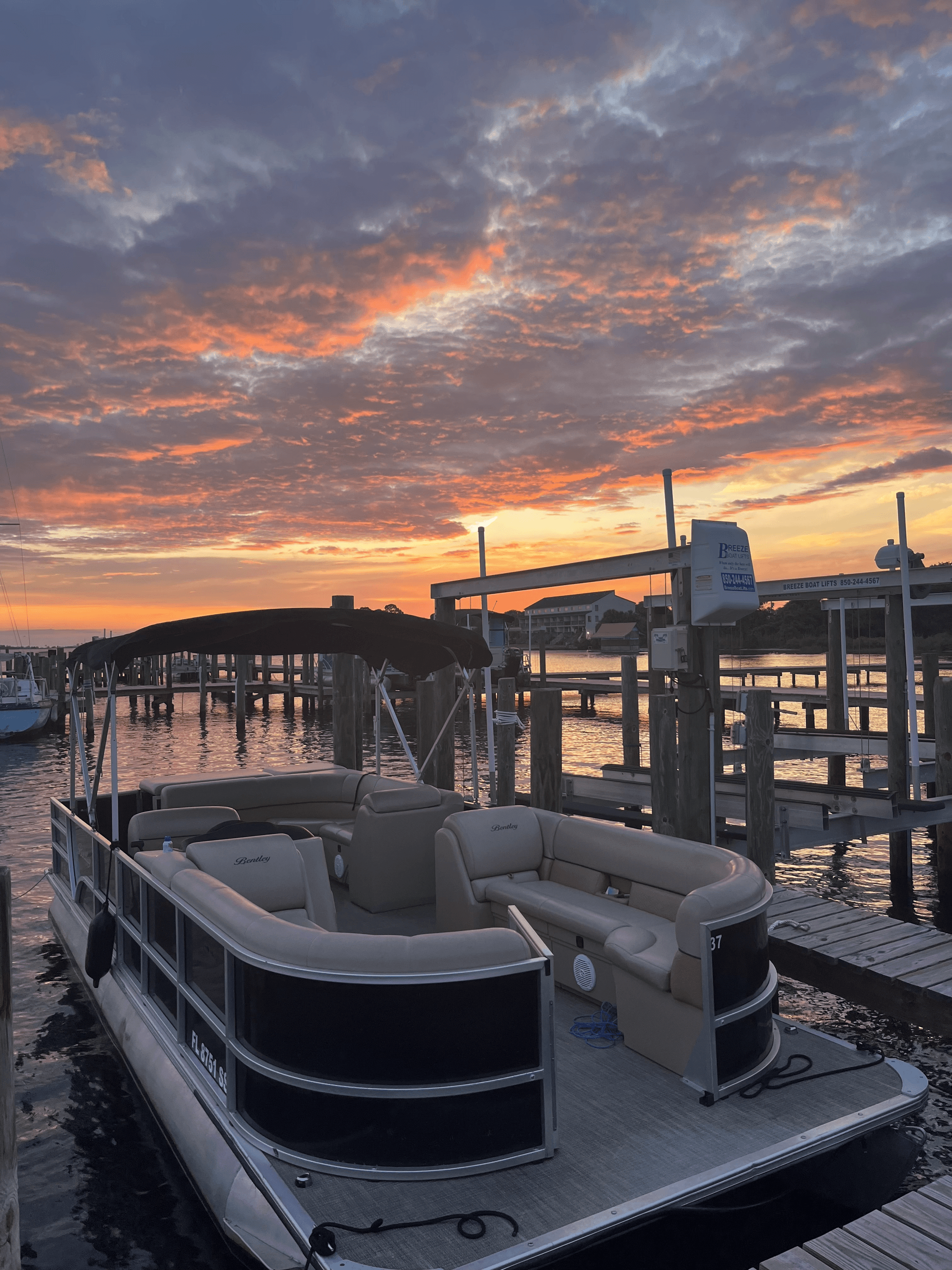 Crab Island Pontoon Cruiser • 60HP Maximum 12 Passengers