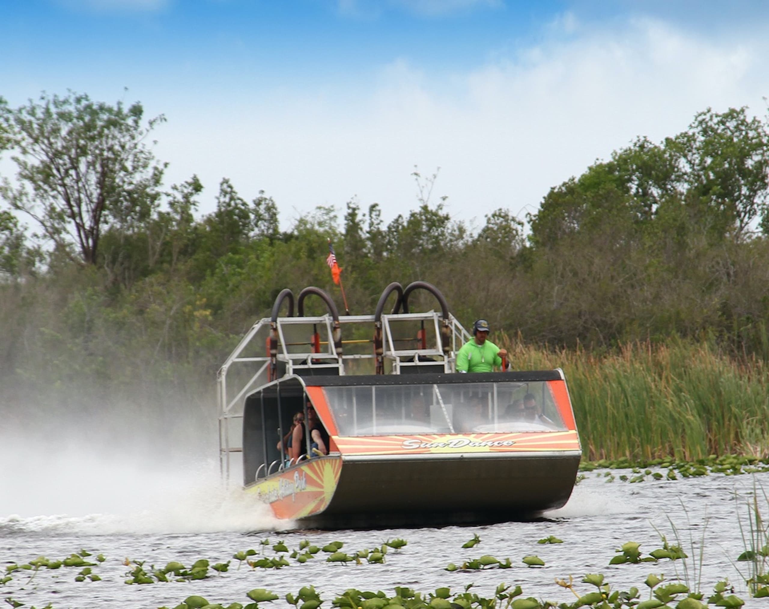 from Miami: Everglades 45 min Airboat & Wildlife Exhibit with round-trip transport