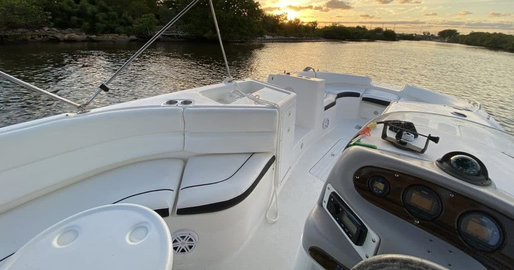 26' Huge Deck Boat Rental