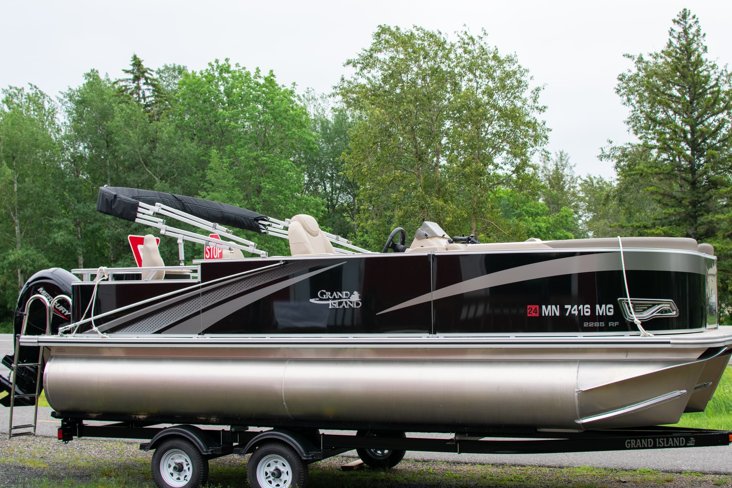 23 foot Tahoe Grand Island TMLTZ Rear Fish Pontoon Rental