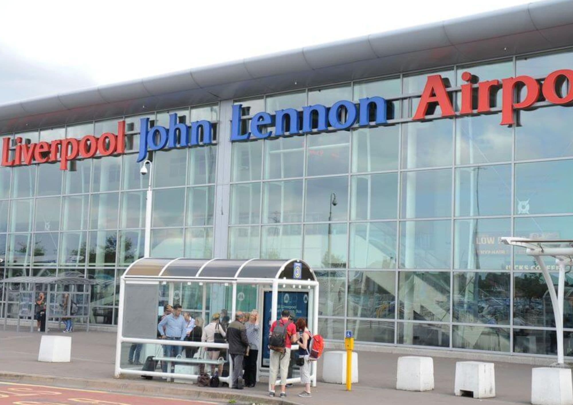 Private Liverpool Airport Transfer 1 to 14 Passengers One Way Transfer