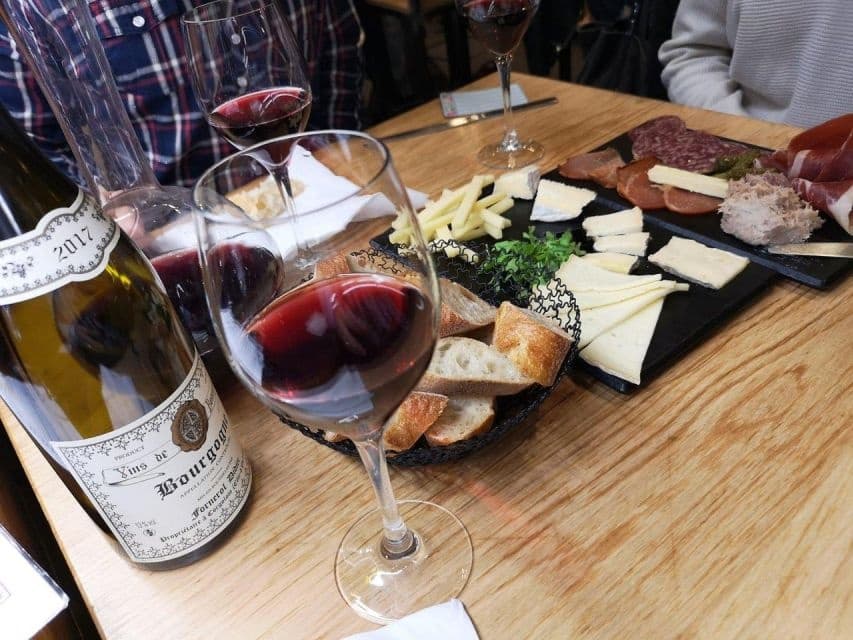 Paris : Montmartre Walking tour with Food & Drinks
