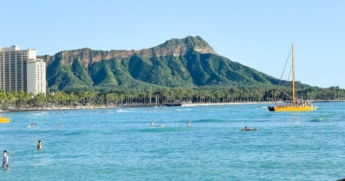 Diamond Head Monument" & "Honolulu's Historic Sites" VIP Private Limousine Tour!"