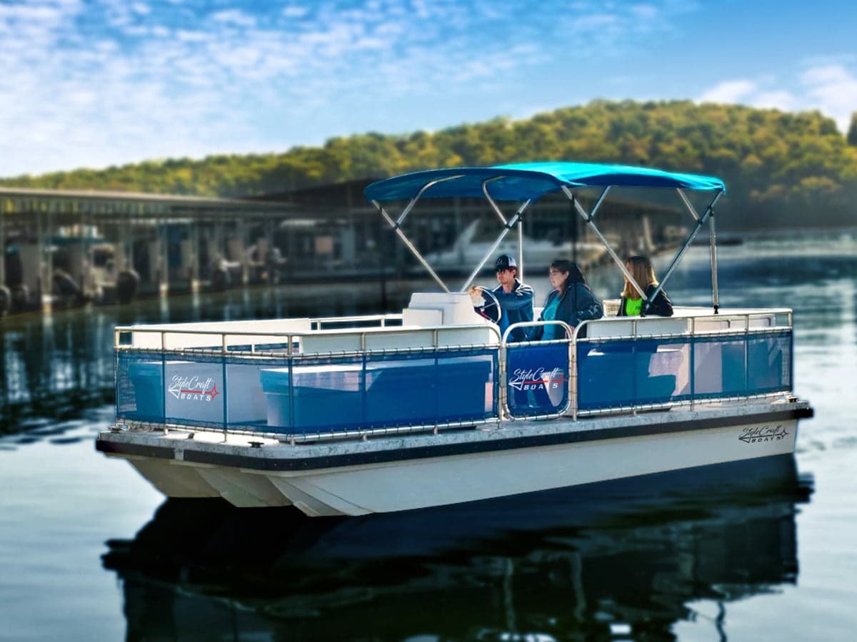 24' Trimaran Pontoon / Yamaha 150hp
