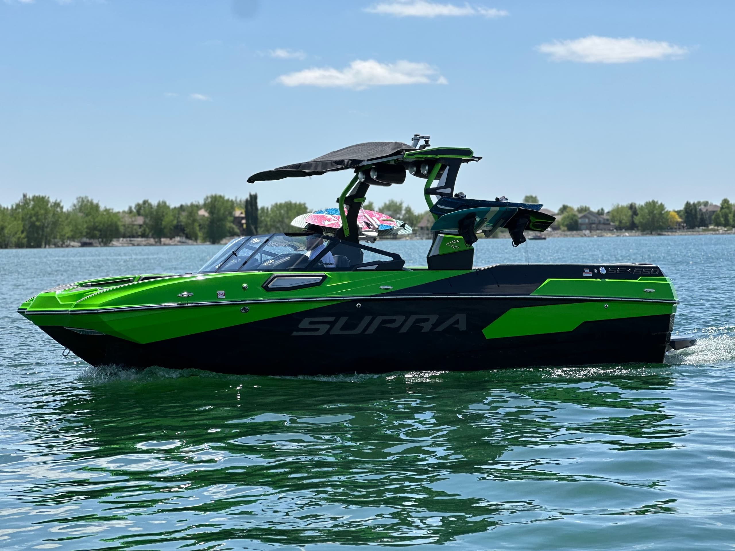 Surf Wake Boat • Supra SE 550 (BLK/GRN)