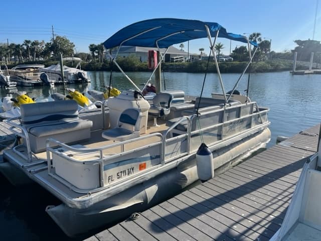 #32 21 ft sweetwater pontoon — new 75 hp motor seats 10