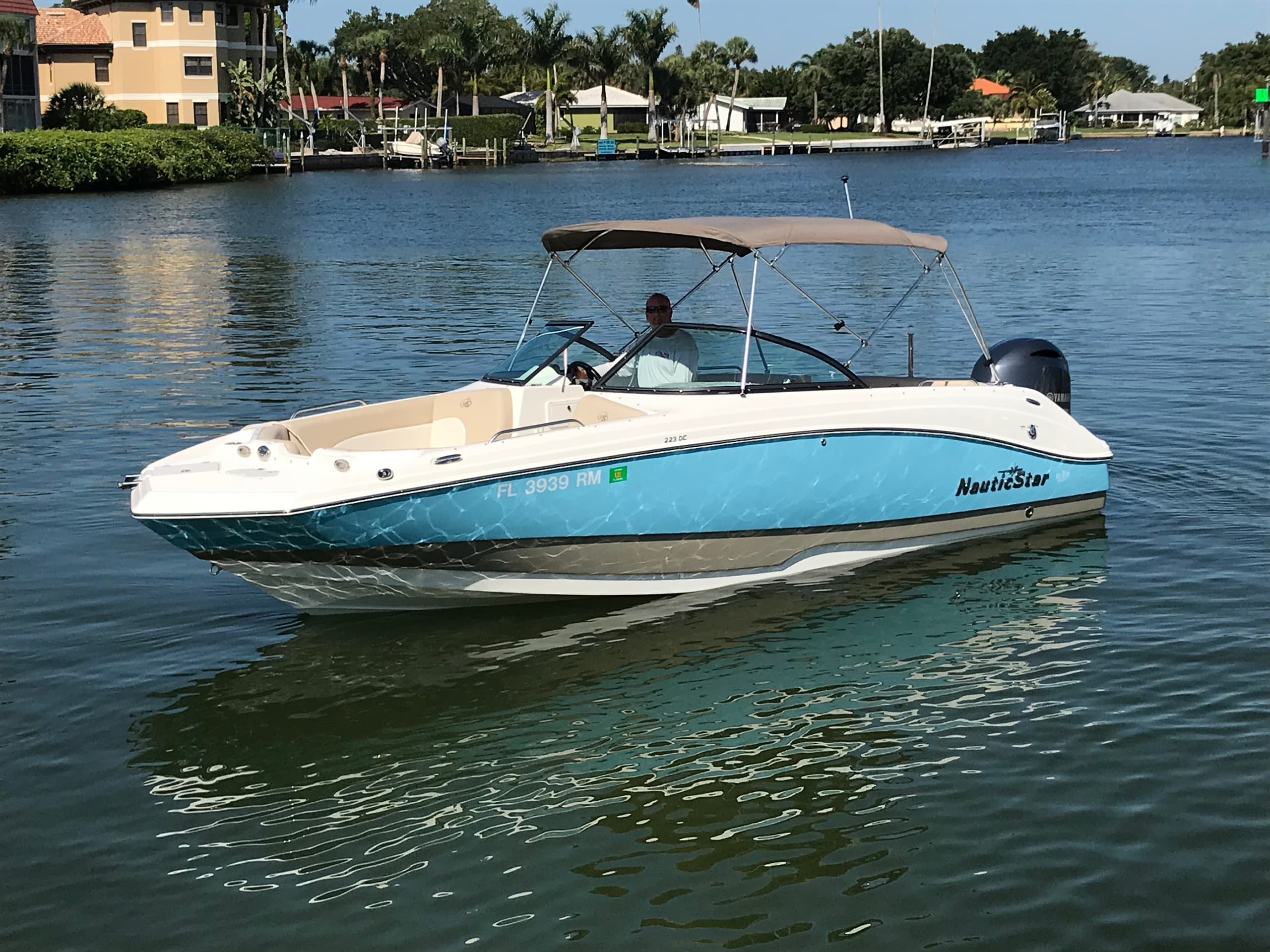 22’ Nauticstar Deckboat