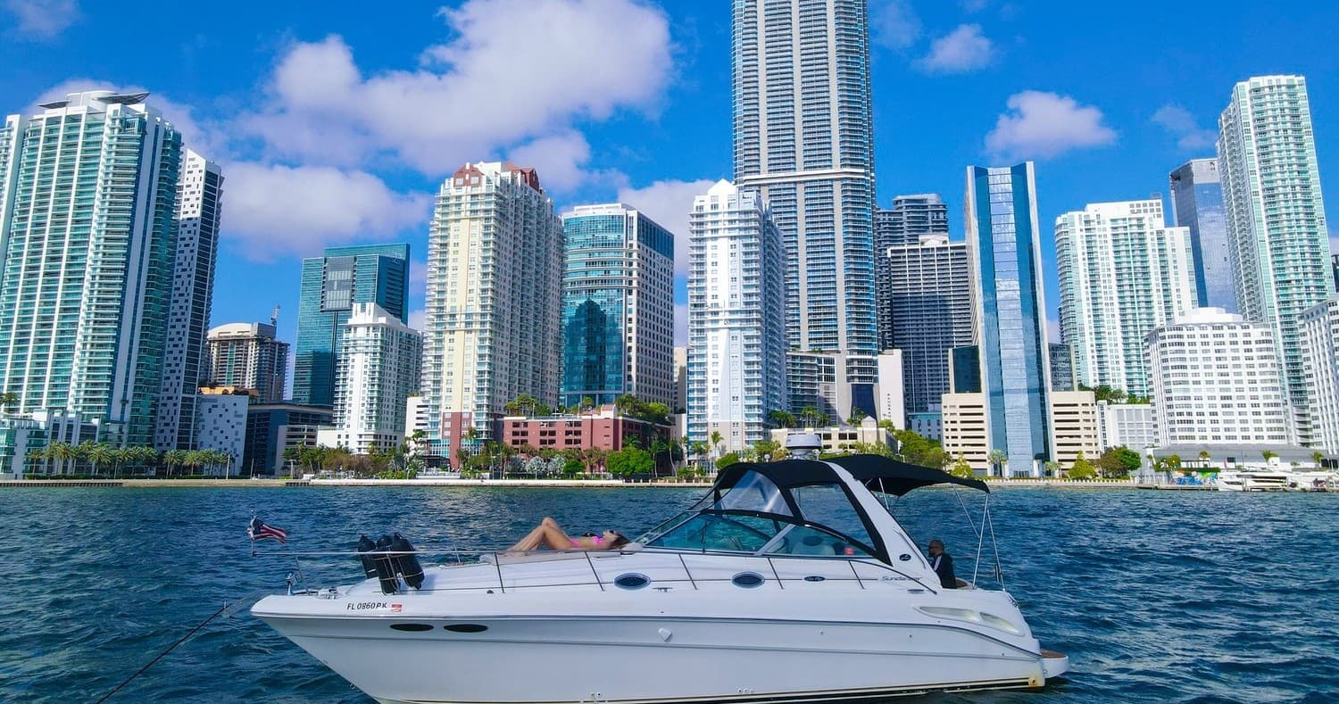 3-Hour Sightseeing & Beach Boat Tour