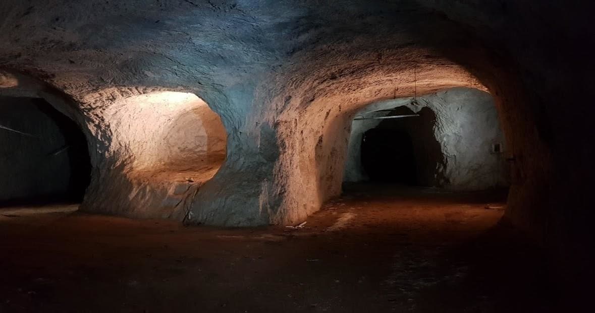 Tra catacombe e antiche cave: avventura nel sotterraneo più grande di Roma