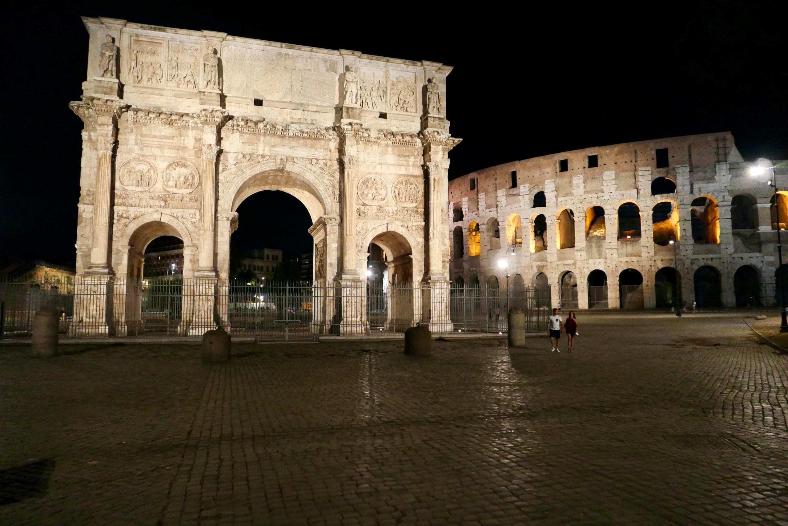 Antigua Roma al Anochecer: Tour Privado a Pie por el Coliseo y el Foro Romano