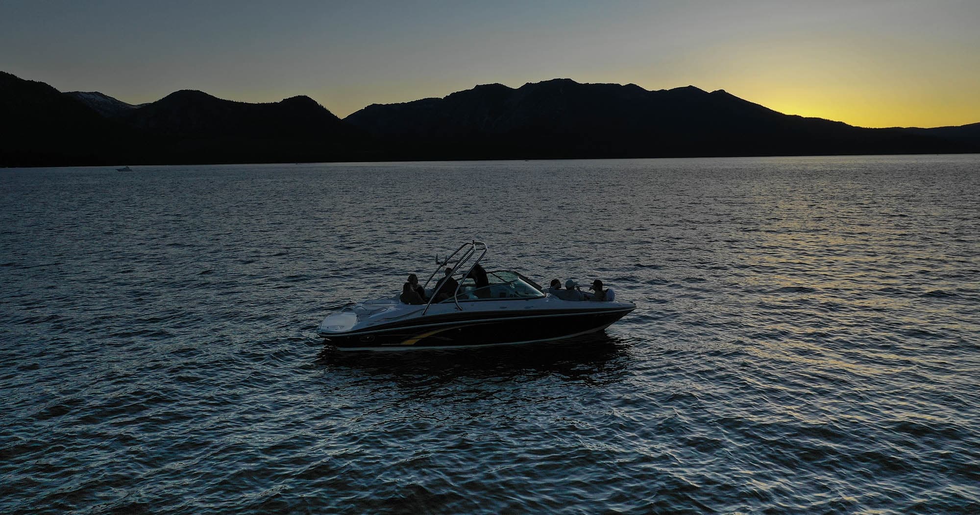 Four Winns Horizon - 2 Hour Sunset Private Boat Charter With Captain