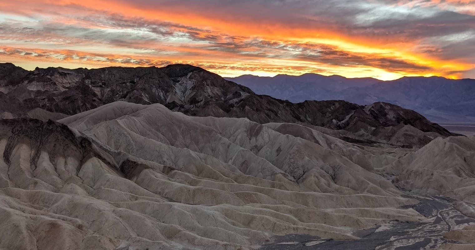 Death Valley Day Tour: Small Group Adventure Tour