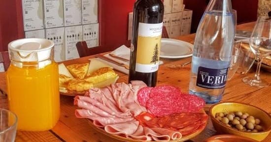 Desayuno + Visita a bodega con degustación de cata de vinos