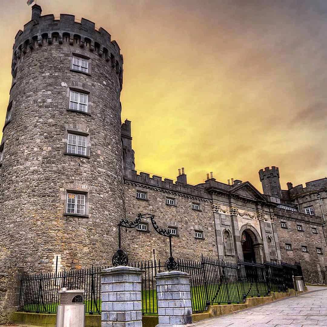 Walking Tour Followed by Whiskey Tasting