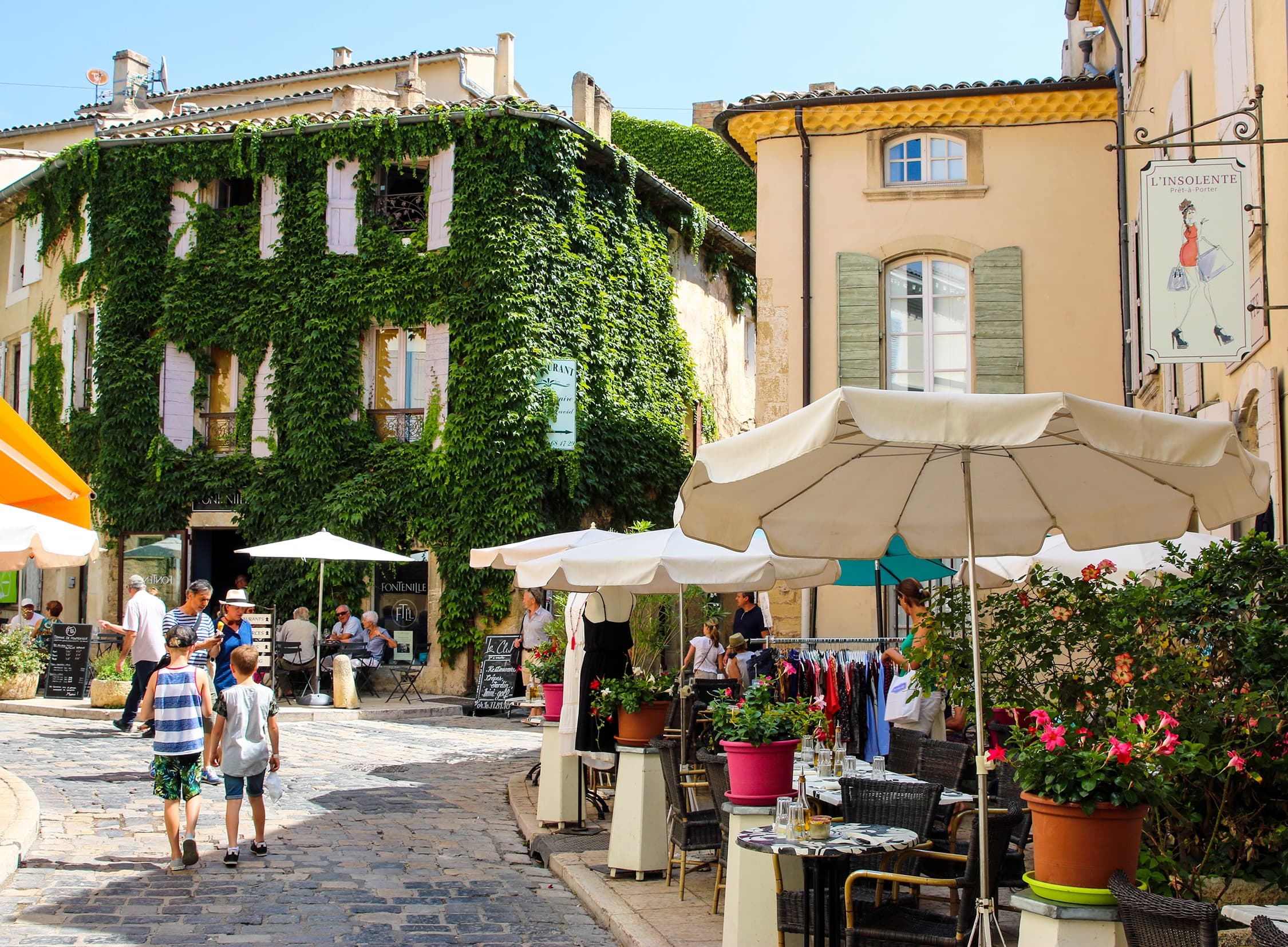 The picturesque Luberon village & Renaissance castle of Lourmarin, discover the villages of Lauris & Cucuron