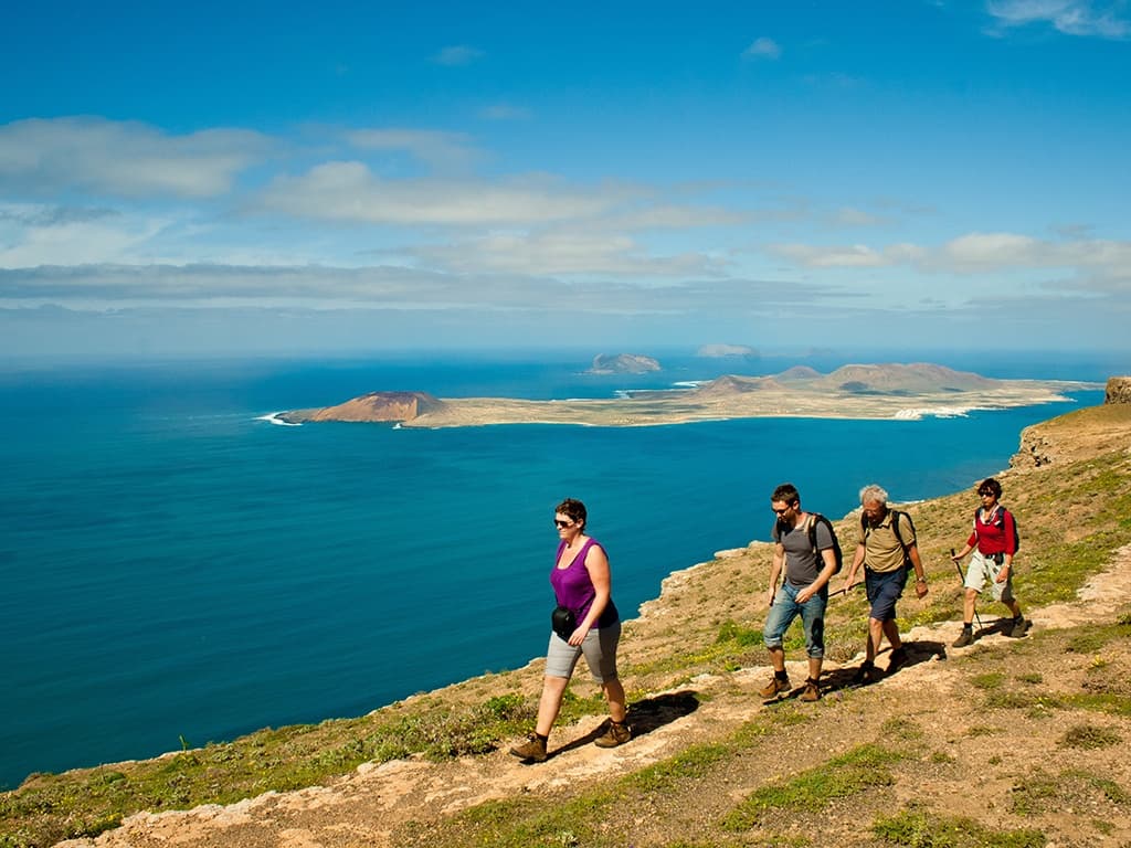Ruta de senderismo al Volcán de la Corona y los Riscos de Famara