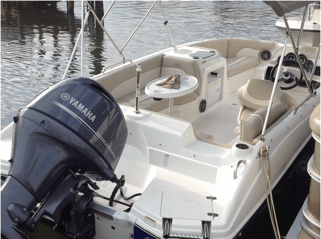 20' NauticStar Deck Boat - White