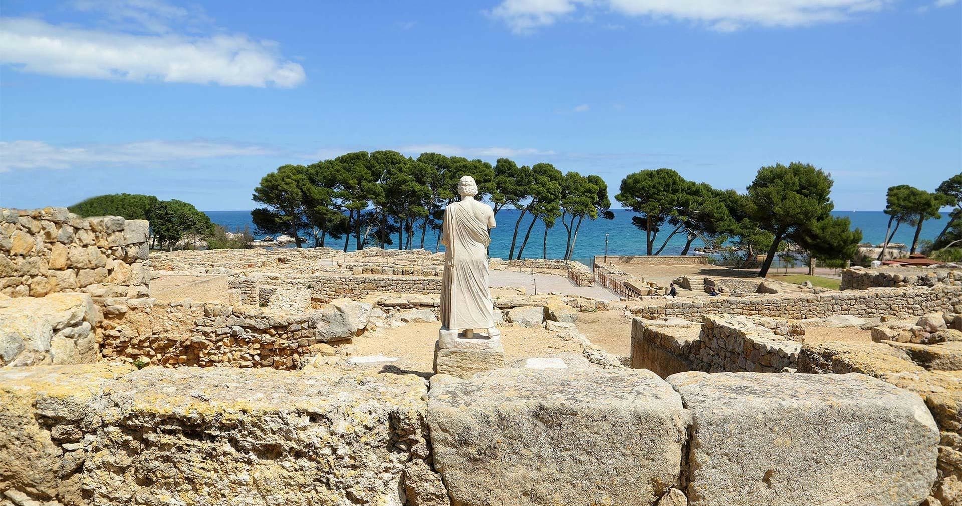 Private Costa Brava: Empuries and Boat Ride Full-Day Tour with Hotel pick-up (FD)