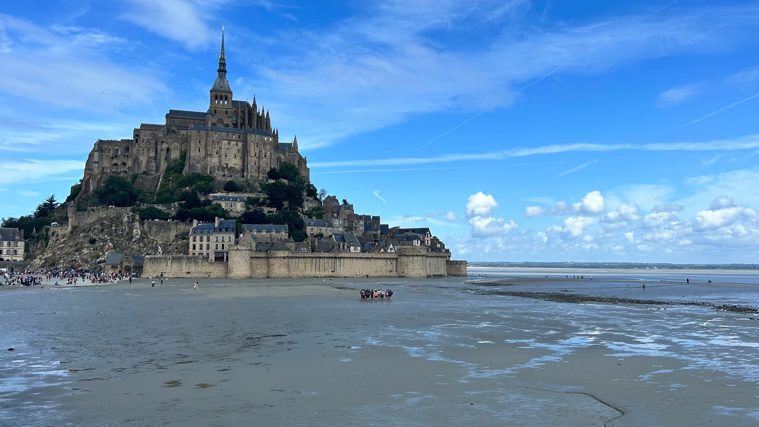 D-Day Experience: Omaha Beach, Pointe du Hoc & Mont Saint-Michel in One Day