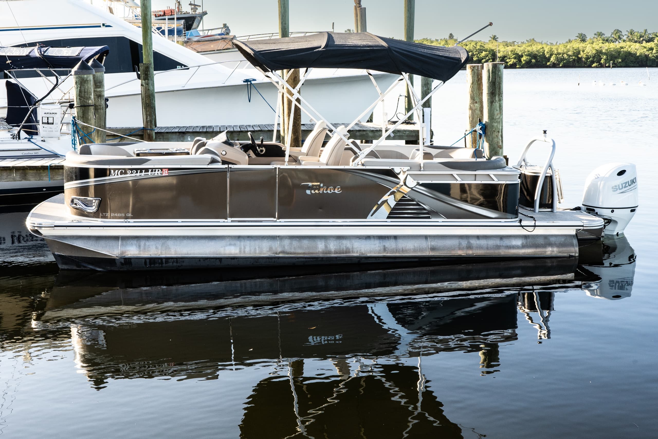 2021 Tahoe Tritoon - Brown MacDaddy 575 / Day