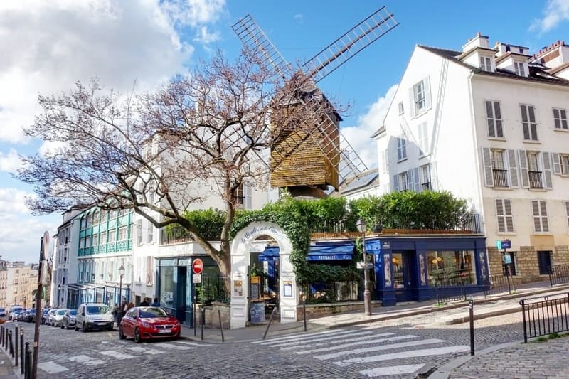 Montmartre & Sacré-Coeur quaint promenade