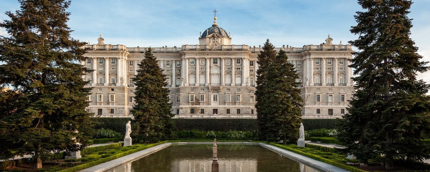 Royal Palace Art Collection & Old town walking tour
