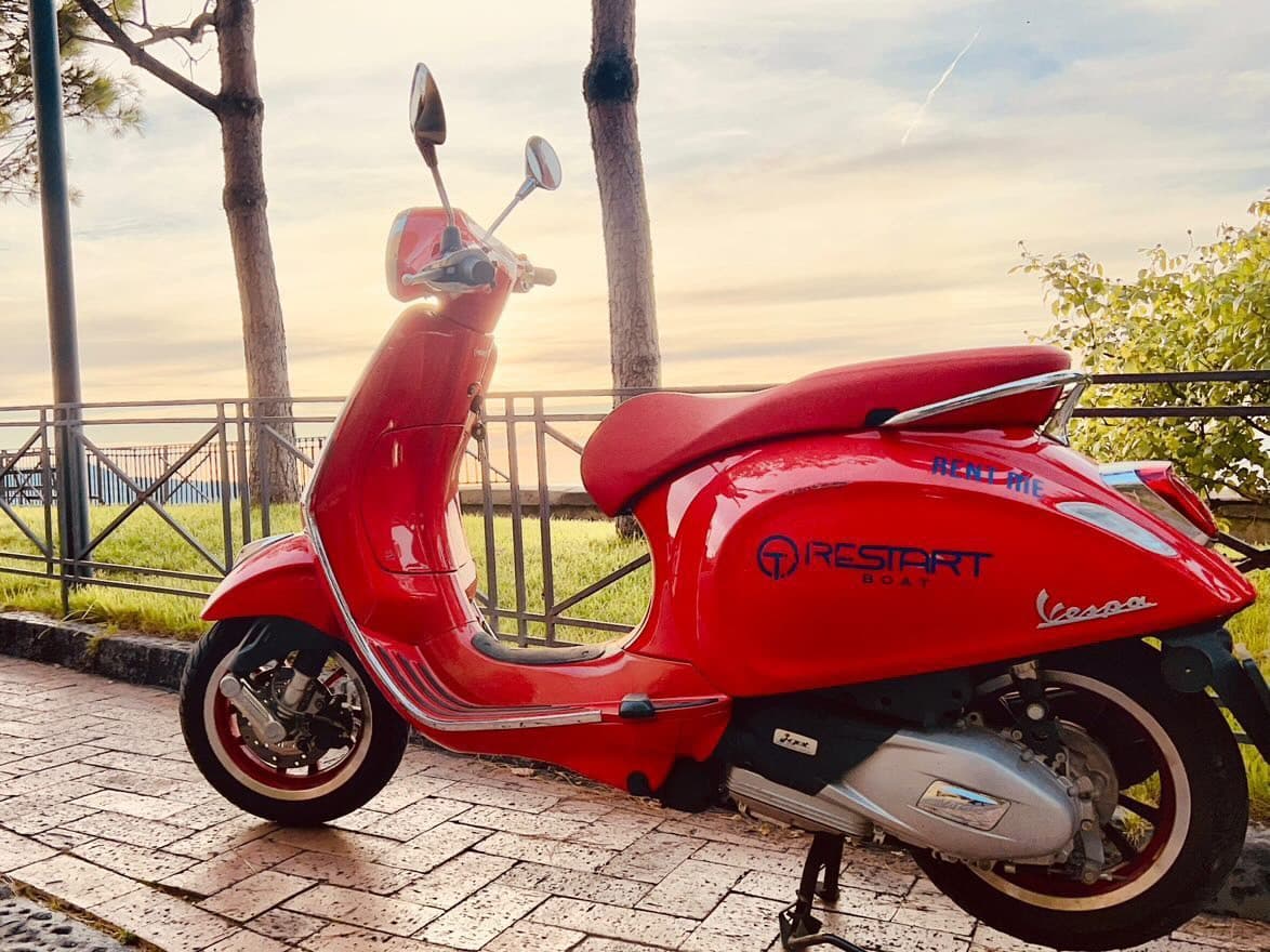 Vespa Primavera Red" 125"