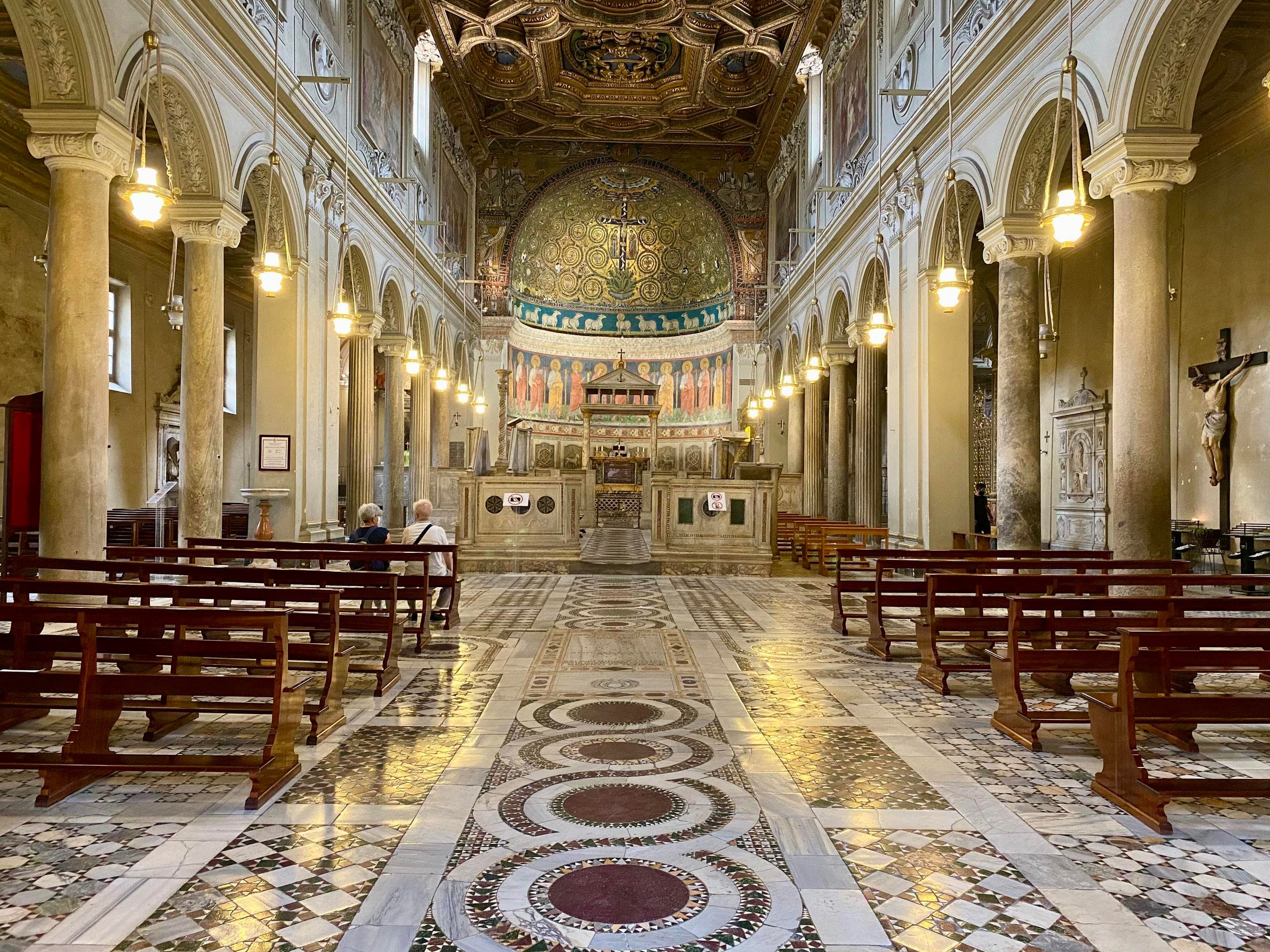 A Jóia Oculta de Roma: Tour do Subterrâneo dos Templos de São Clemente