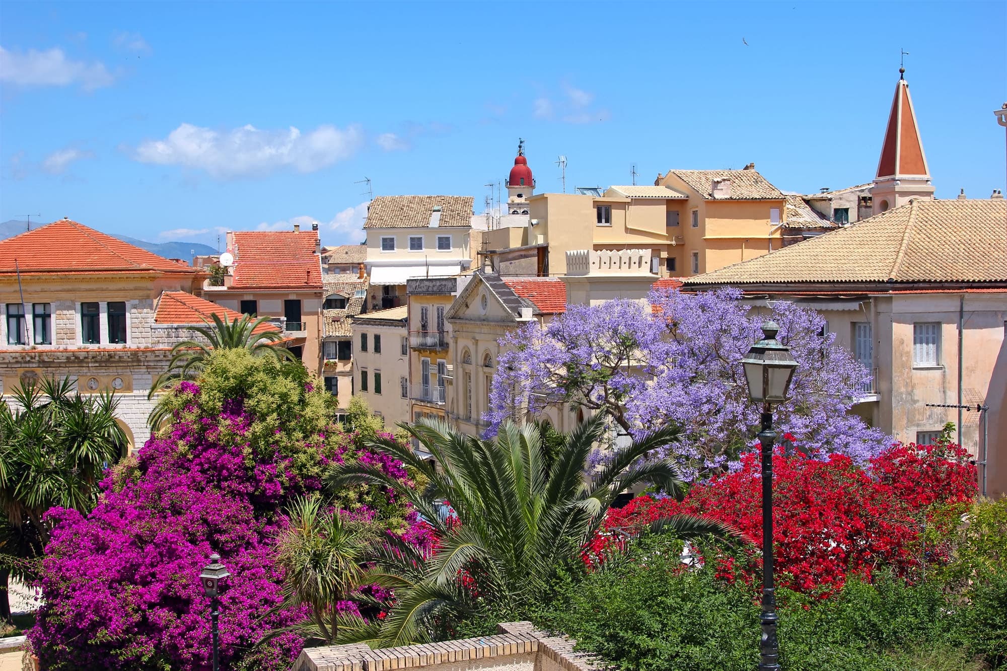 Relaxed Corfu Town Evening Walking Tour with a Wine Treat