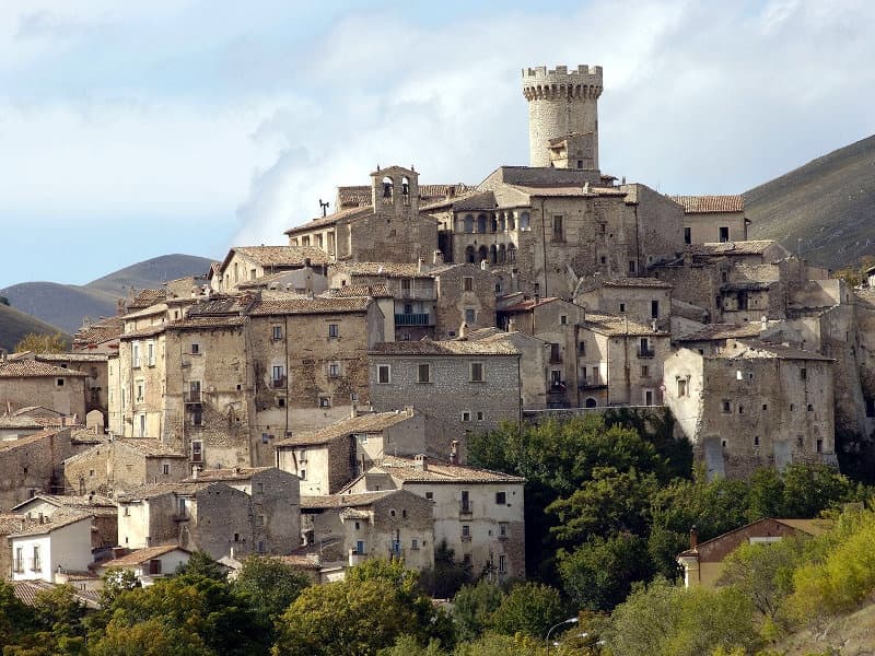 TREKKING ALLA SCOPERTA DI ROCCA CALASCIO