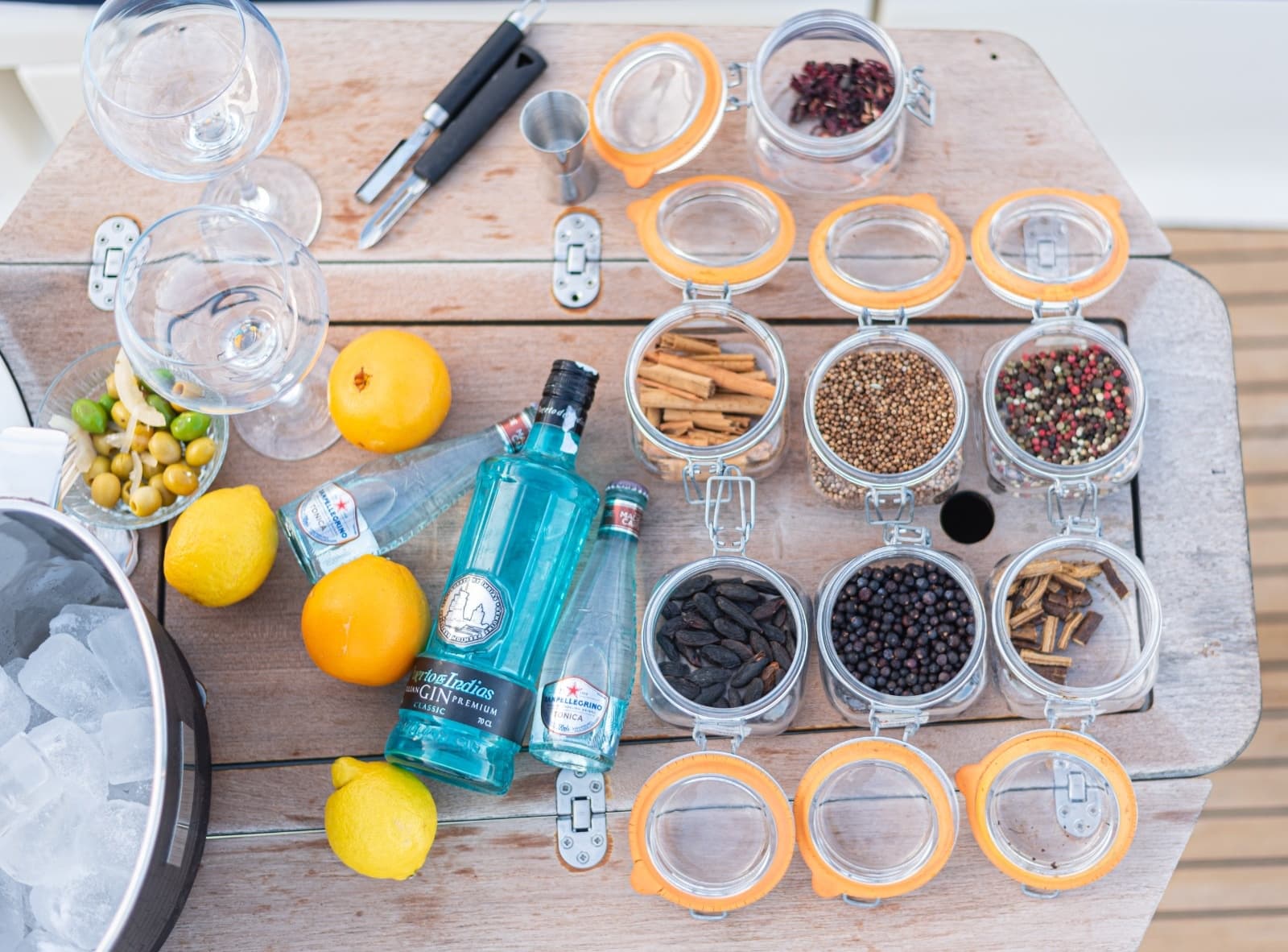 Excursión en velero & Taller de GinTonics en Barcelona