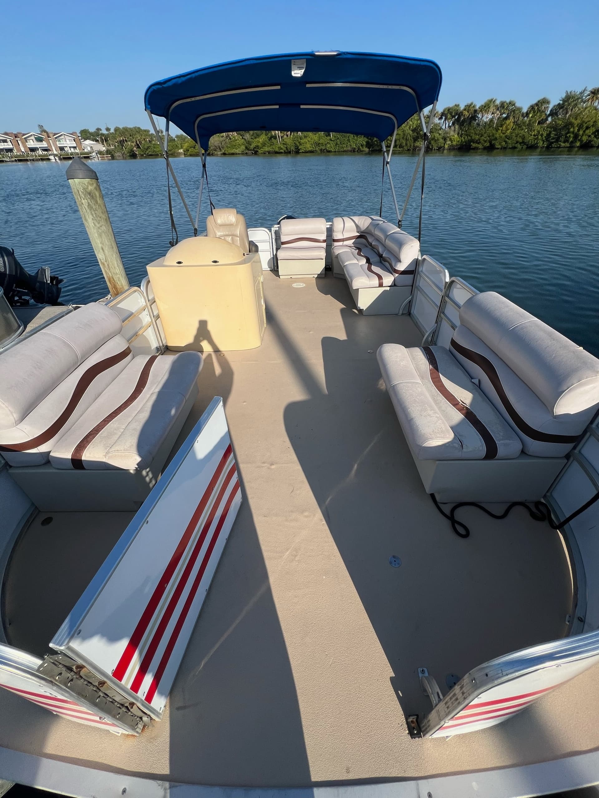 #4 21’ Striker 2 - Pontoon 10 people max