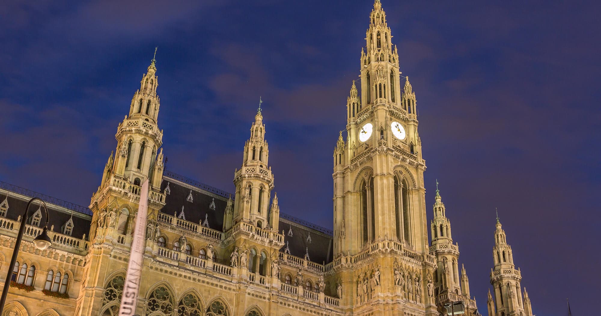 Classic City Tour by Minivan or Limousine - 4 hours