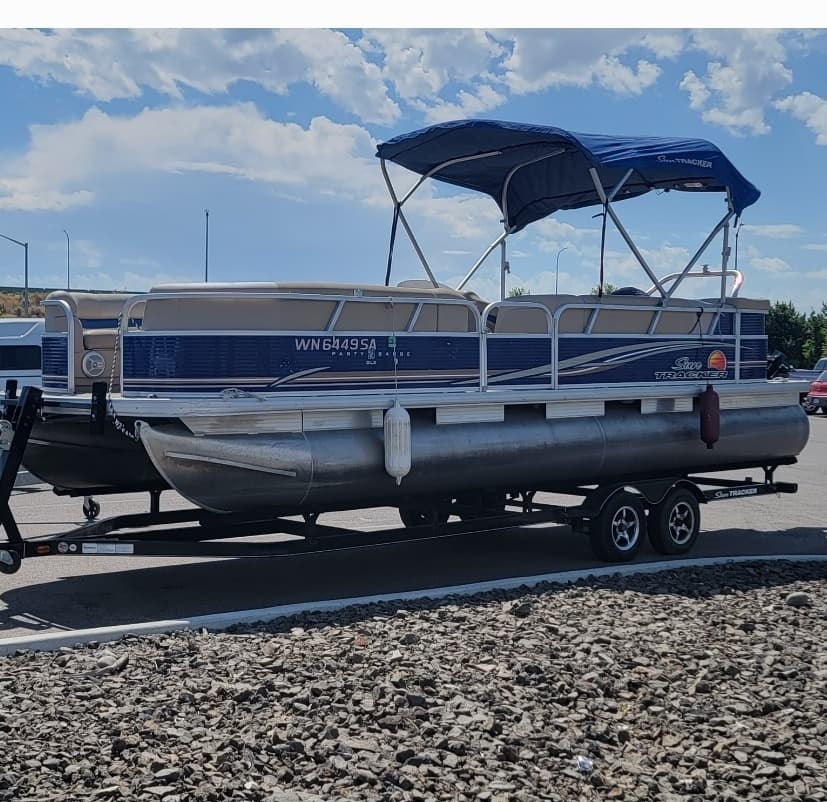 24ft Sun Tracker Pontoon Party Barge DLX