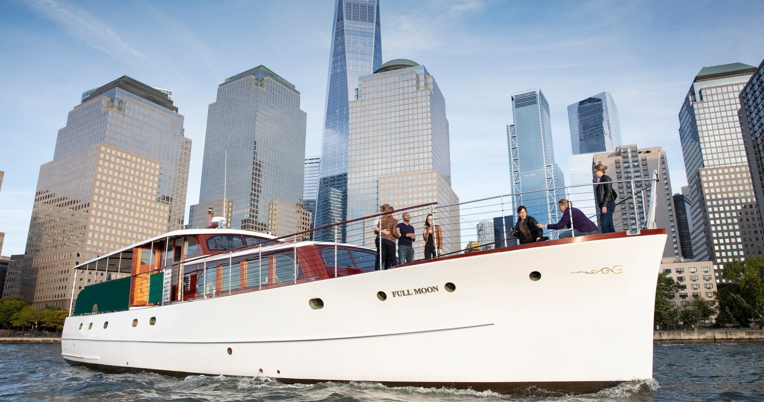 Statue and Skyline Cruise on Yacht Full Moon from Chelsea Piers