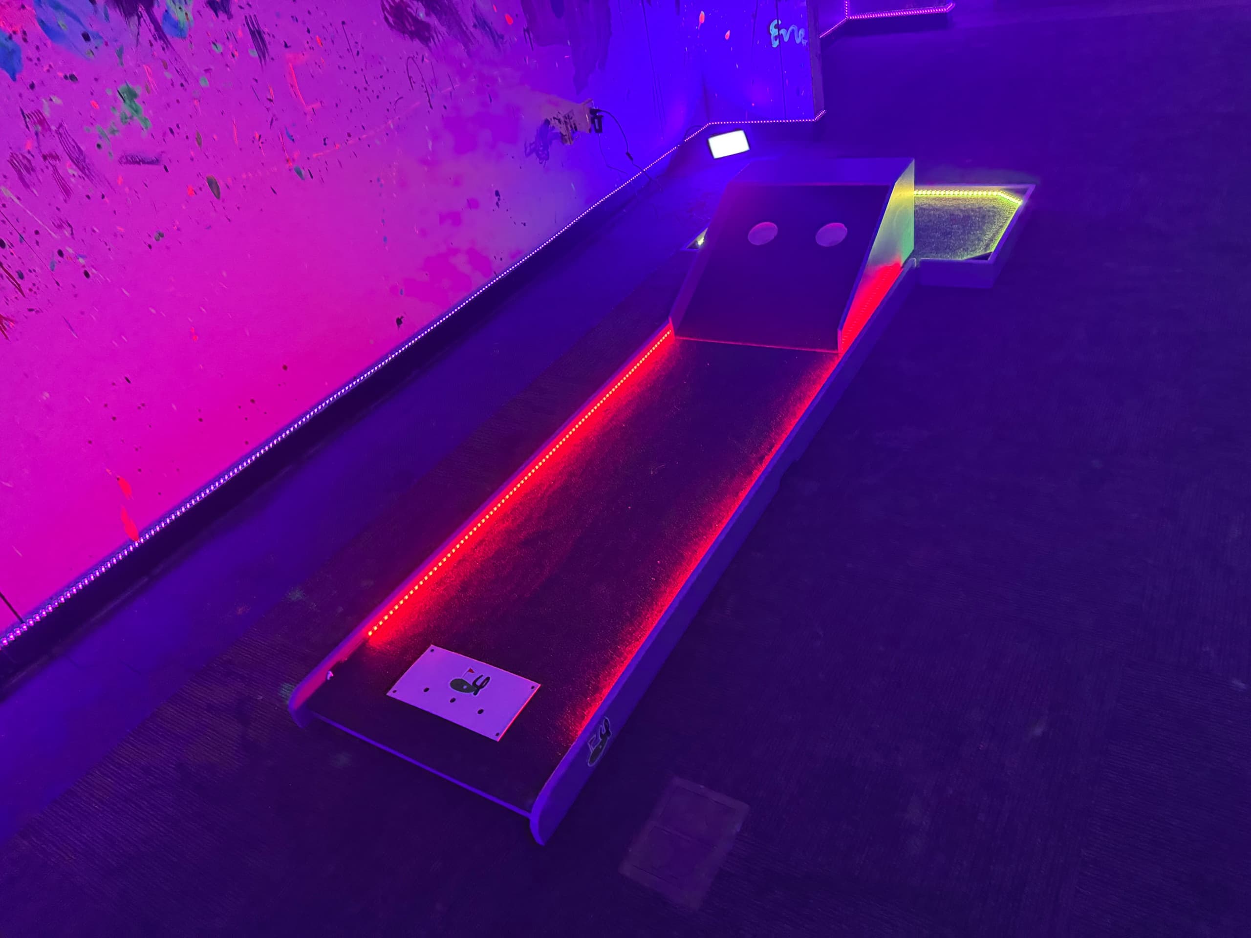 NEON Mini Golf @ Merle Hay Mall