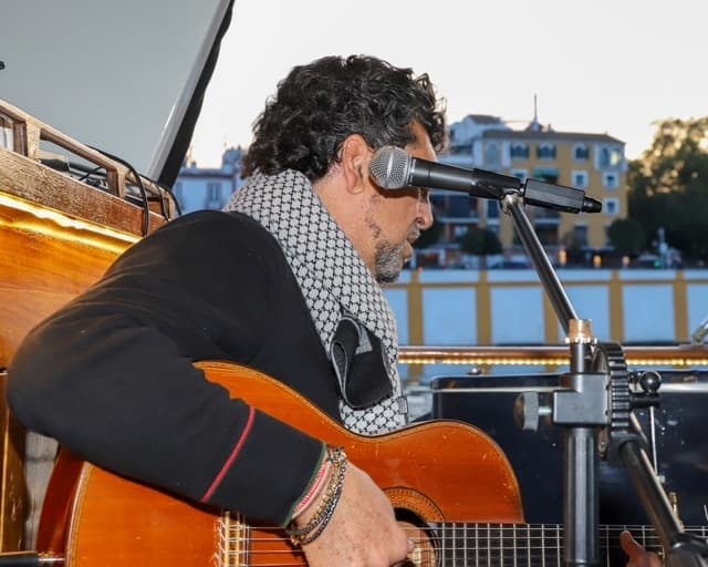 Paseo Flamenco con música en vivo y bebidas: cava o cerveza – 1 hora y media