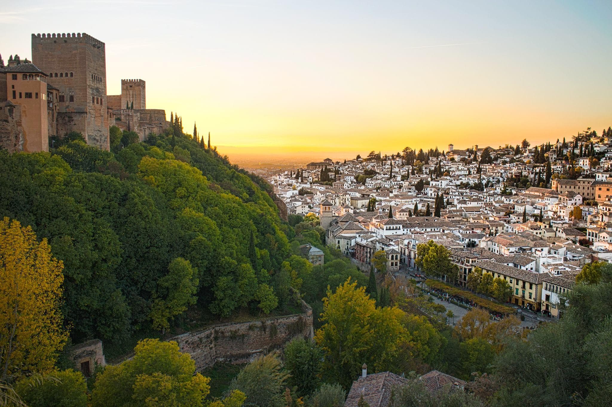 Alhambra Visita Guiada Completa Con Palacios Nazaríes o Jardines y Generalife  en grupo, con Guía Oficial