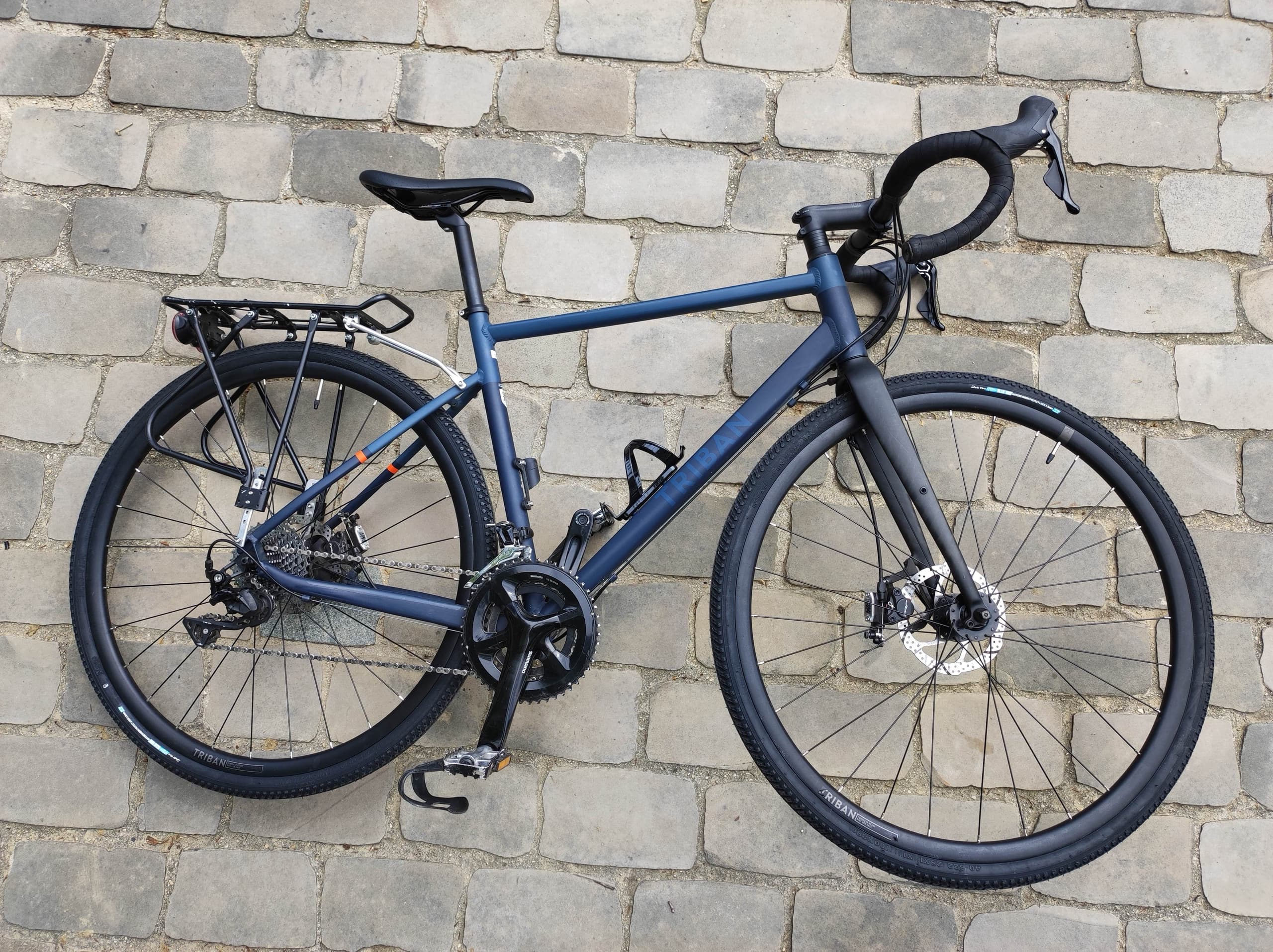 Vélo Gravel SHIMANO 105