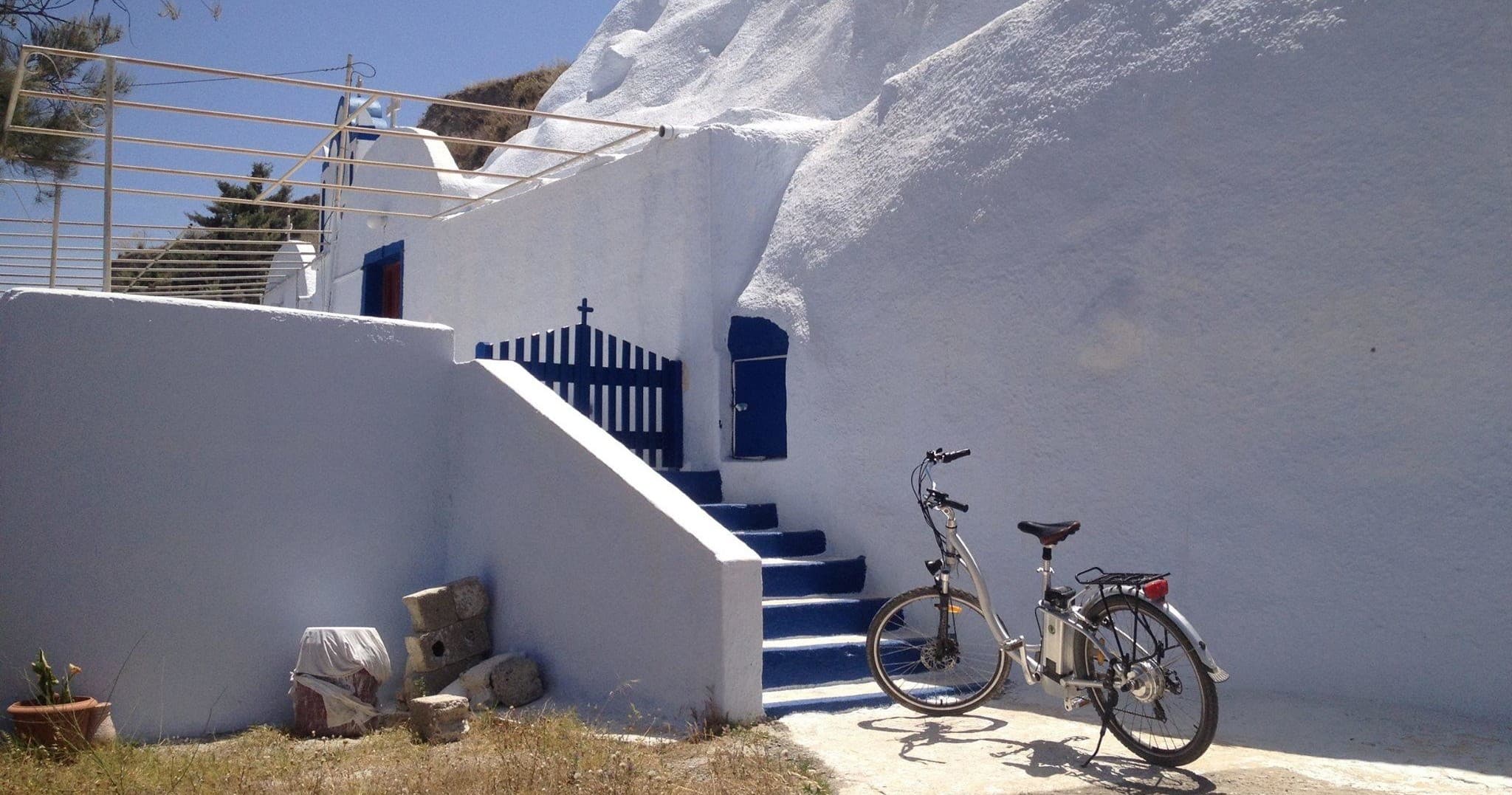 Classical Santorini on eBike