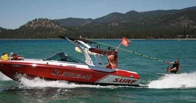 22' WAKE SURF BOAT