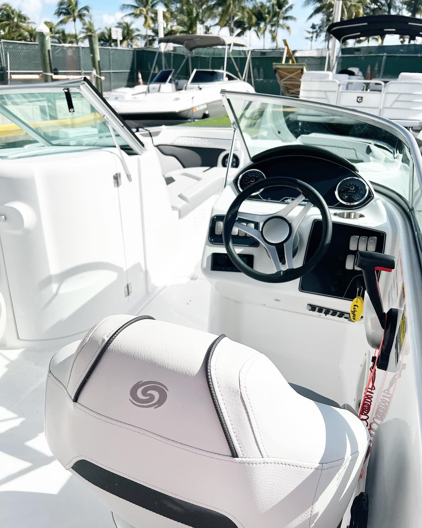 22' Calypso • Sundeck
