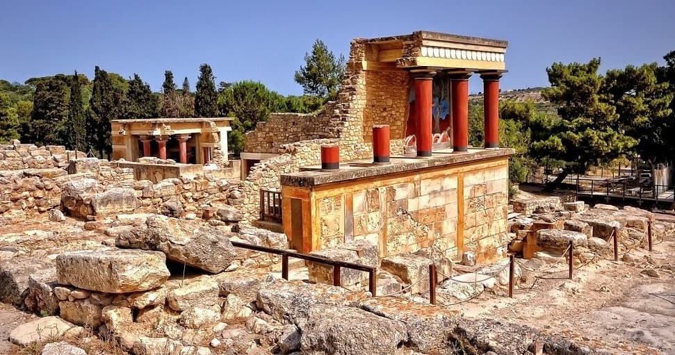 Maroon Route Private: Knossos – Archaeological Museum – Heraklion