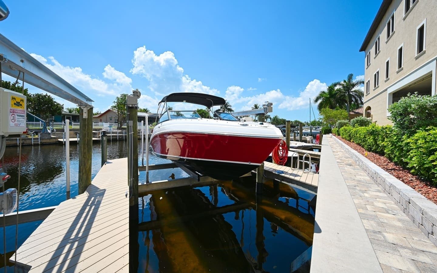 Rinker Q5 250HP