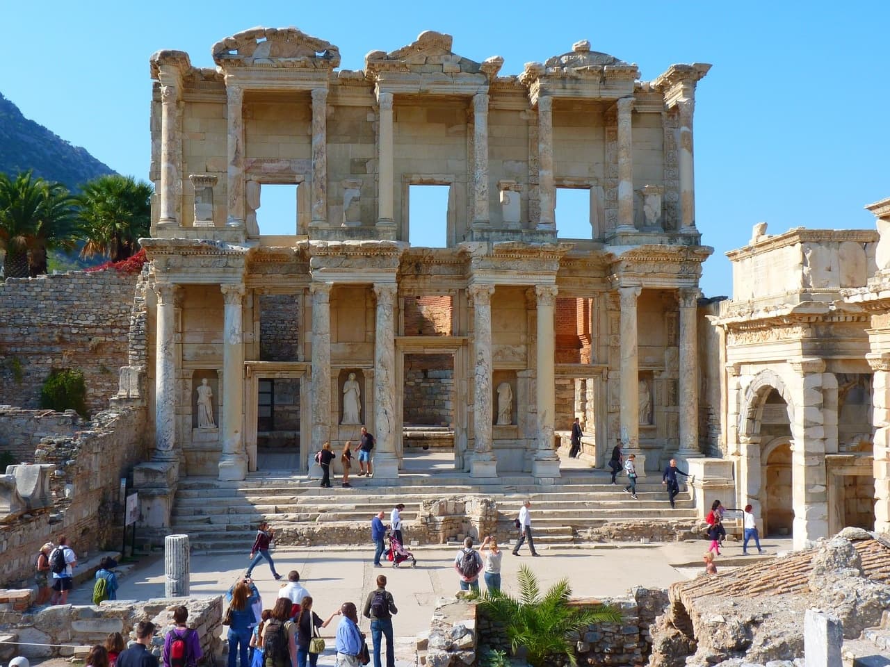 From Kusadasi: Ephesus & Virgin Mary Guided Tour with Transfer & Entry Tickets