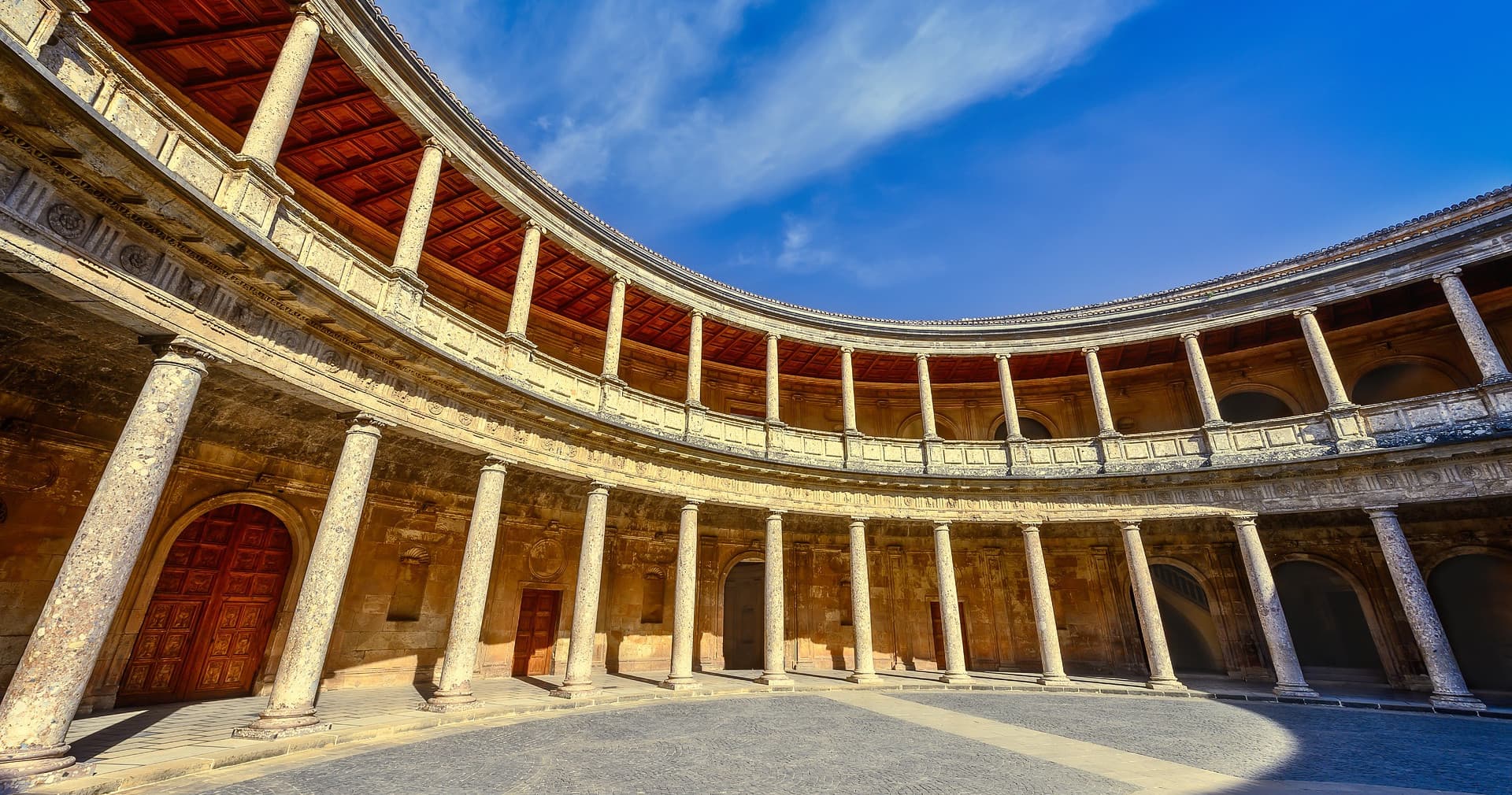 Tour Guiado: Palacio de Carlos V y alrededores de la Alhambra
